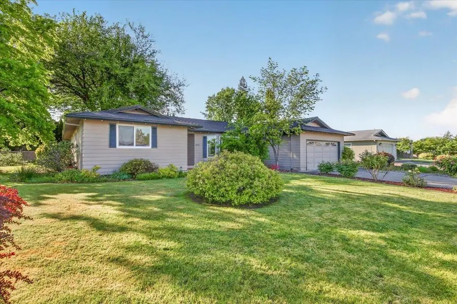 2892 Banner Court, Medford, OR 97504 - #3