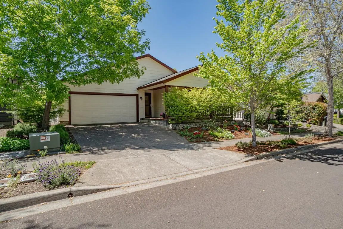 35 Logan Way, Talent, OR 97540 - #1