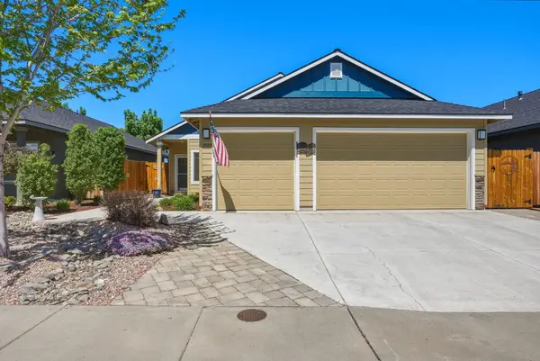 2933 NW Hemlock Lane, Redmond, OR 97756