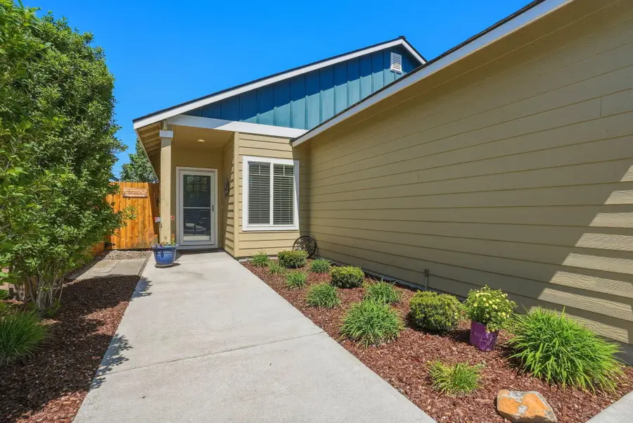 2933 NW Hemlock Lane, Redmond, OR 97756 - #3