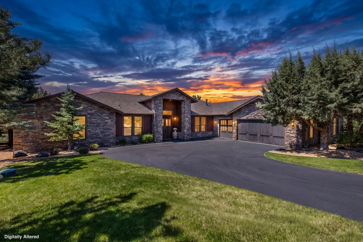 1144 Highland View Loop, Redmond, OR 97756 - #1