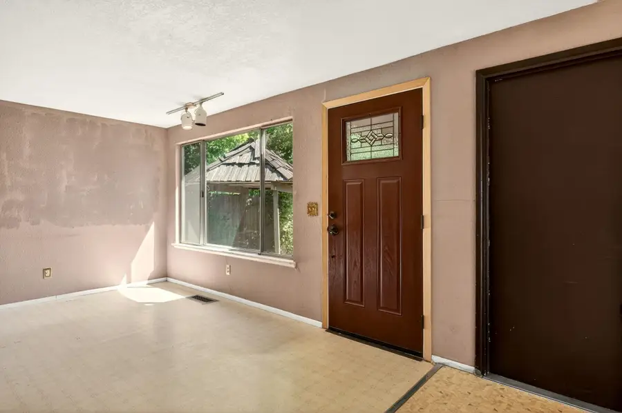 1425 Lawnridge Street, Medford, OR 97504 - #2