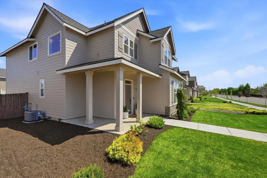 748 NW 27th Street, Redmond, OR 97756 - #3