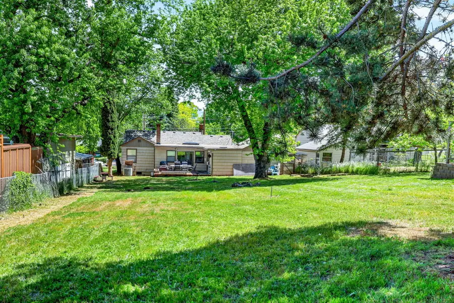 755 Walker Avenue, Ashland, OR 97520 - #3