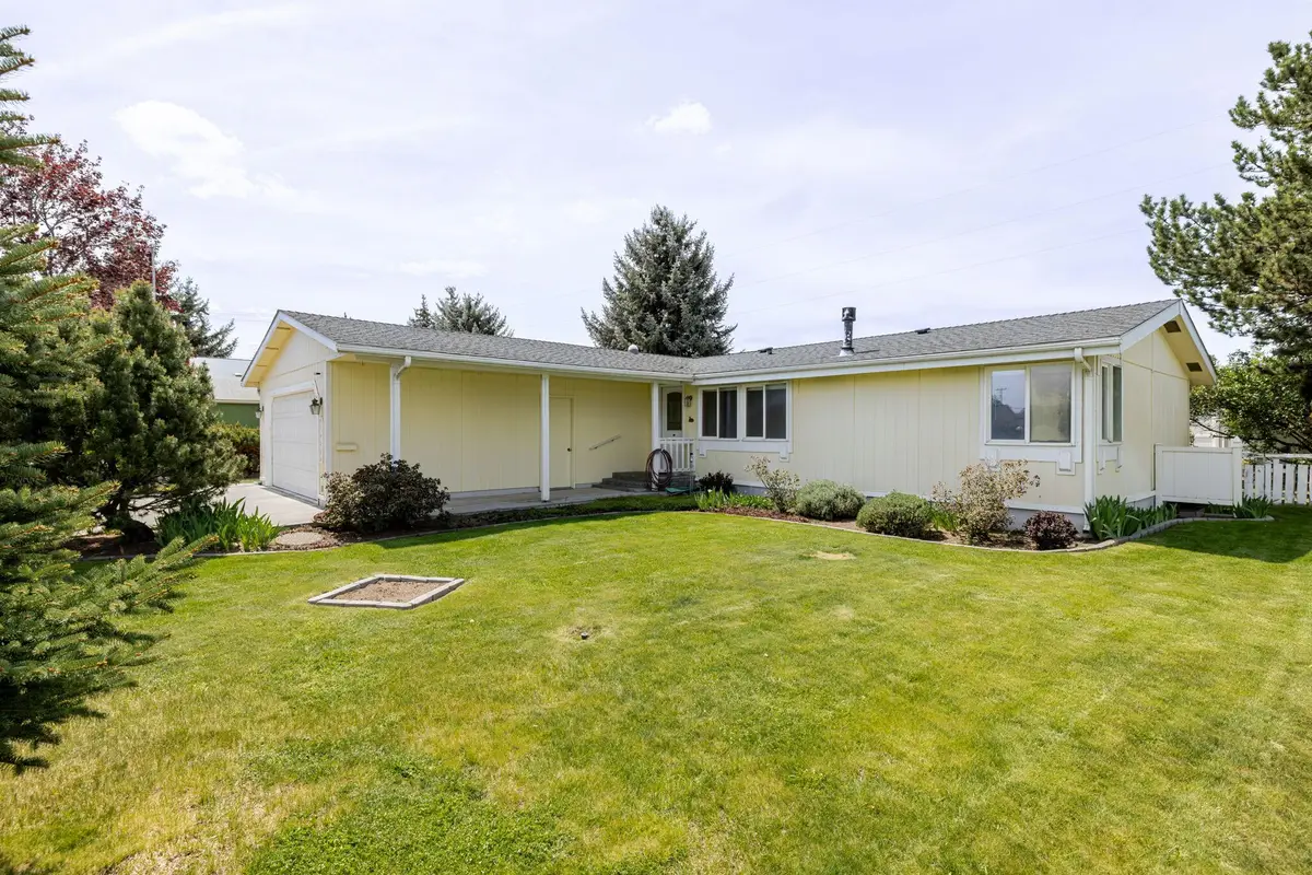 1645 NE 6th Street, Redmond, OR 97756 - #1