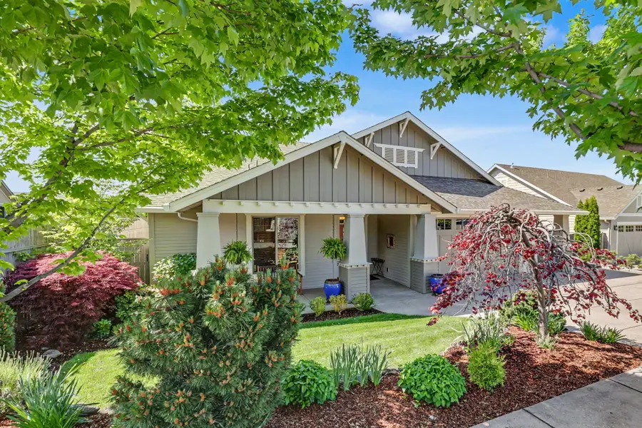 3974 Calle Vista Drive, Medford, OR 97504 - #2
