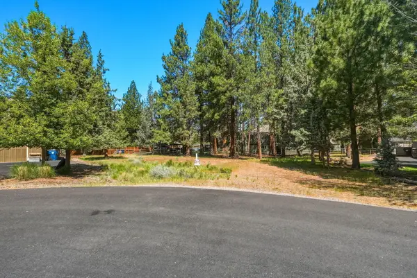 875 S Starry Skies Court, Sisters, OR 97759