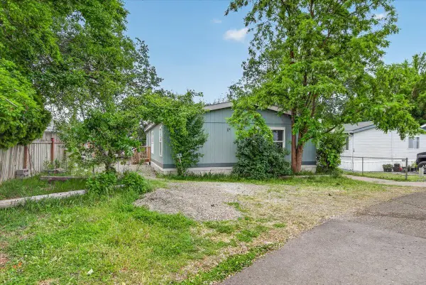 742 2nd Avenue #SPC 19, Gold Hill, OR 97525