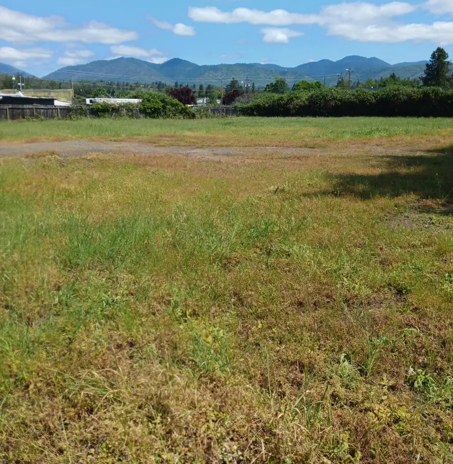 705 Lincoln Road, Grants Pass, OR 97526 - #2