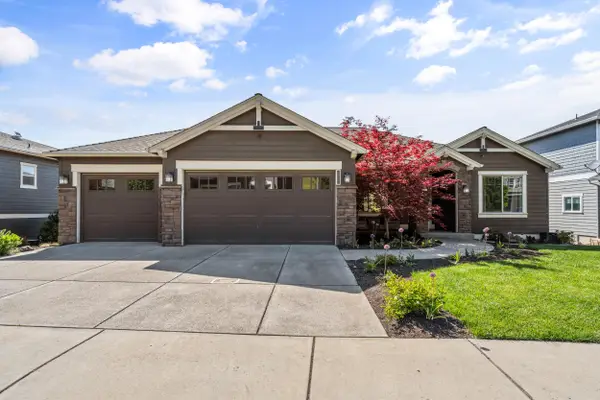 536 W La Strada Circle, Medford, OR 97504