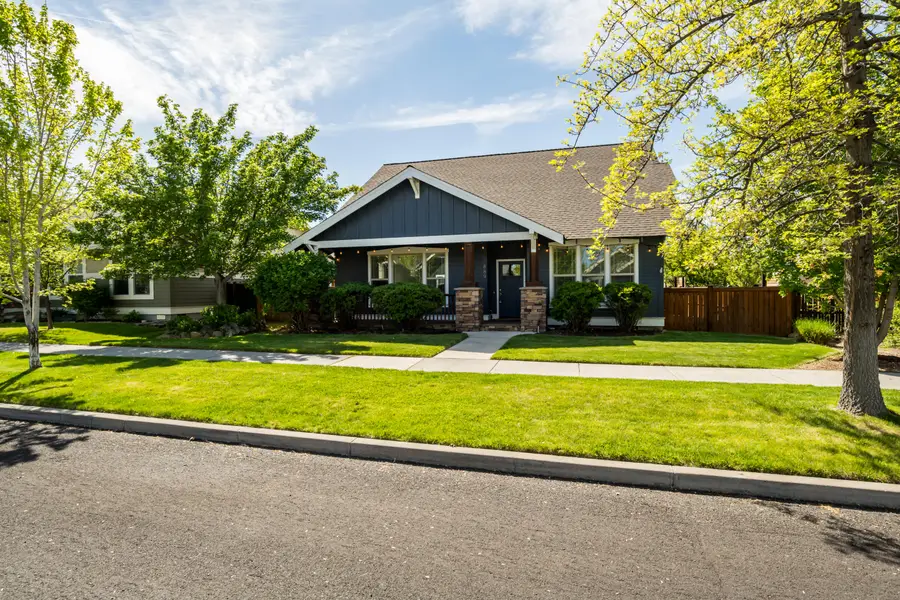 889 NW 13th Street, Redmond, OR 97756 - #2