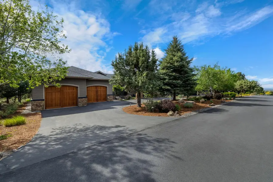 1134 Highland View Loop, Redmond, OR 97756 - #3