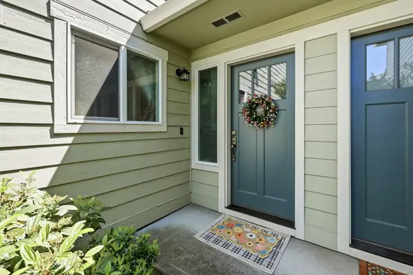 62 N Mountain Avenue, Ashland, OR 97520