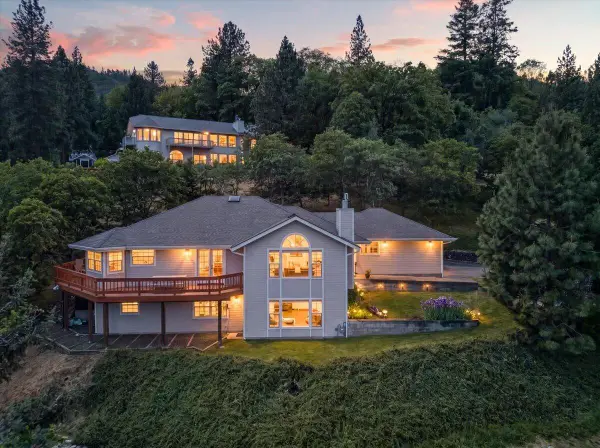 1020 Walker Avenue, Ashland, OR 97520