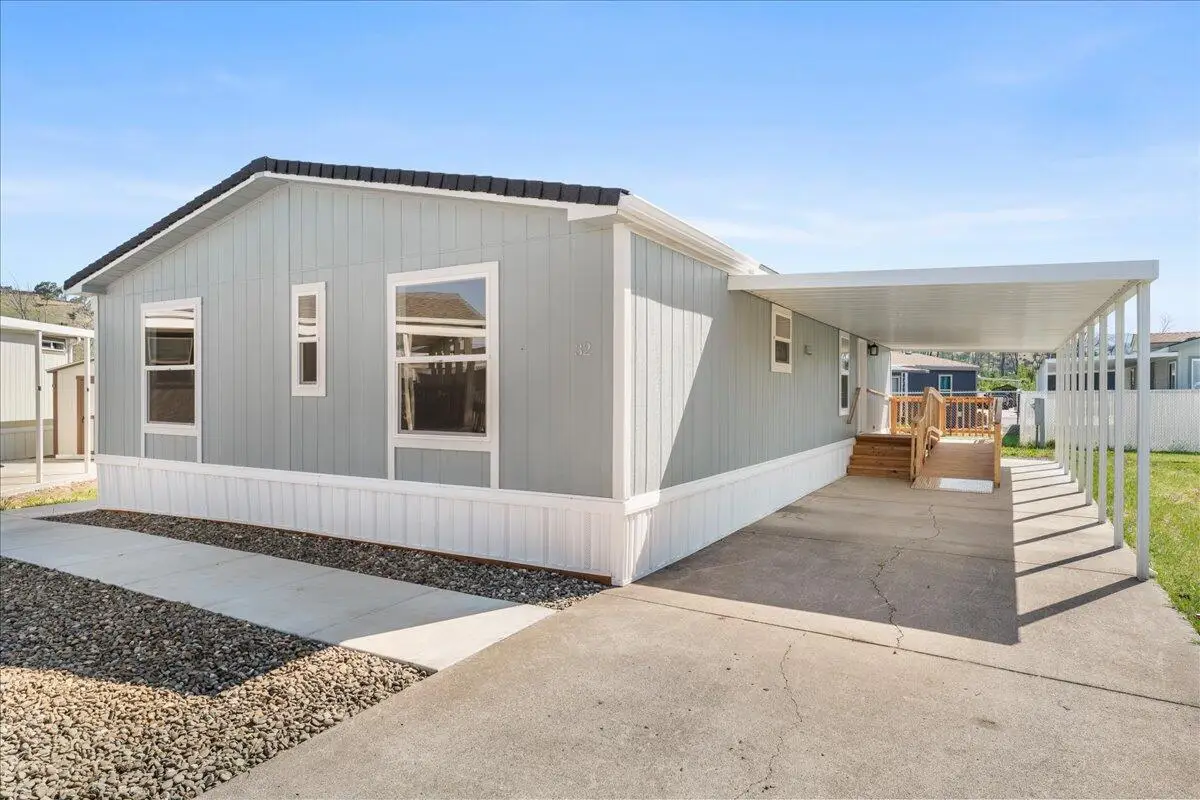 4729 S Pacific Highway #32, Phoenix, OR 97535 - #1