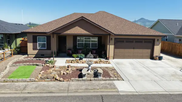 412 Barnum Drive, Phoenix, OR 97535