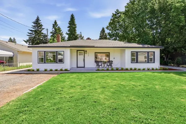 1537 Cloverlawn Drive, Grants Pass, OR 97527