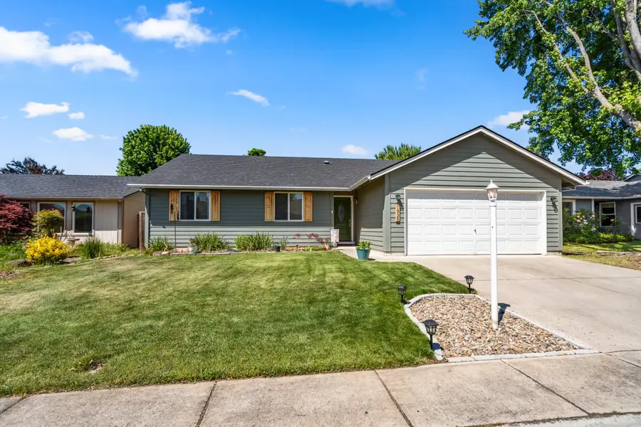 1935 Walnut Grove Lane, Central Point, OR 97502 - #2