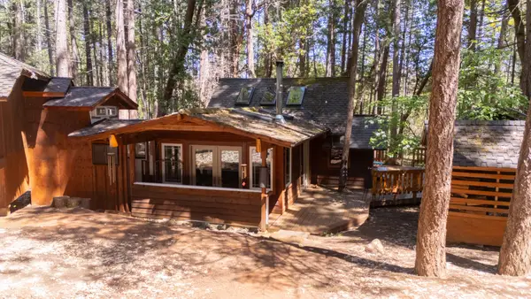 555 Arrowhead Drive, O'Brien, OR 97534