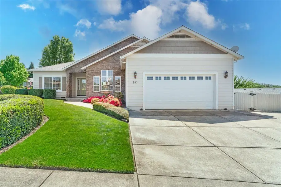 103 Greenmoor Drive, Eagle Point, OR 97524 - #2