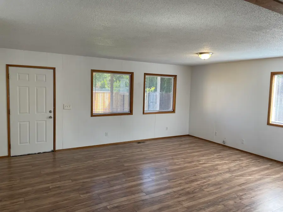 2216 Piazza Drive, Medford, OR 97501 - #3