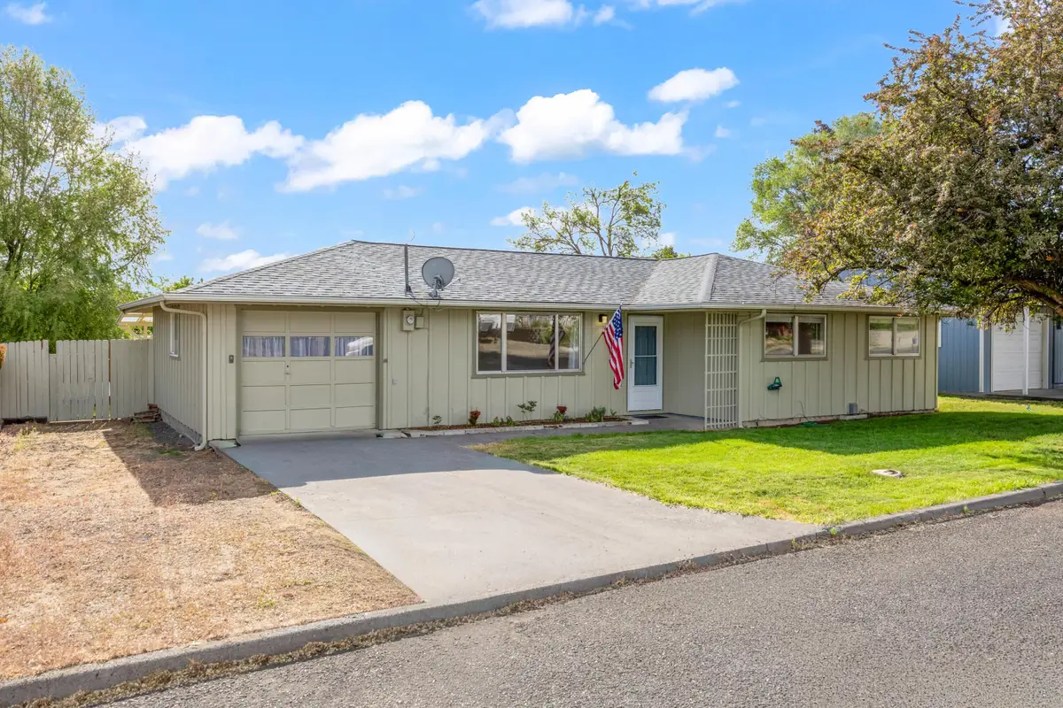563 SW 2nd Street, Madras, OR 97741 - #1