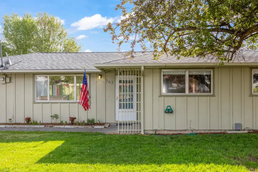 563 SW 2nd Street, Madras, OR 97741 - #2