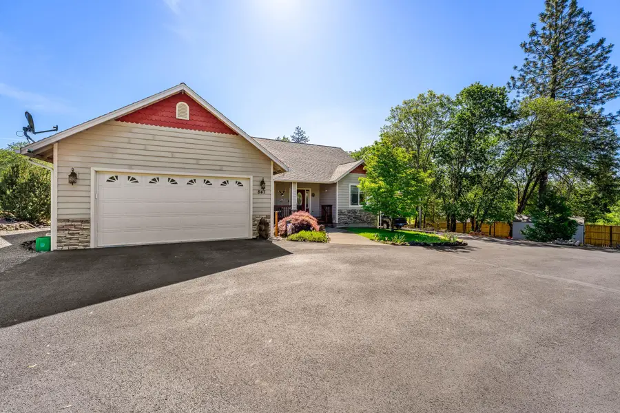 847 Three Pines Road, Grants Pass, OR 97526 - #2