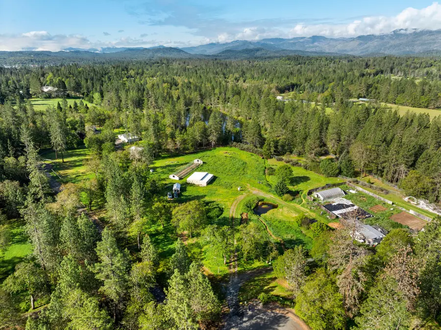600 Hartsfield Lane, Grants Pass, OR 97526 - #2