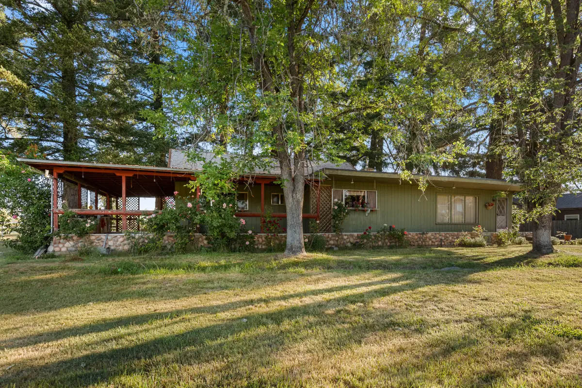 3520 Redwood Avenue, Grants Pass, OR 97527 - #1