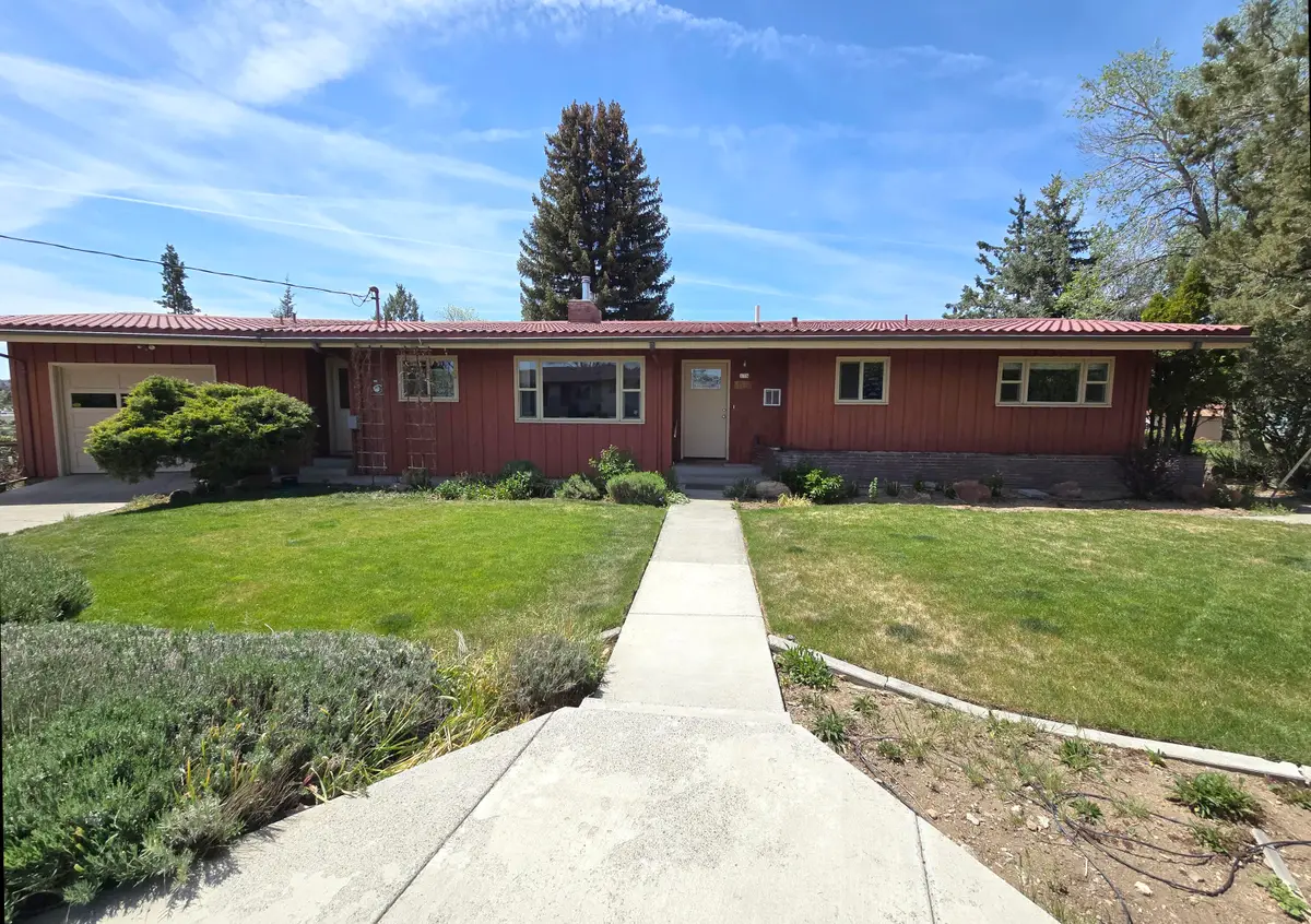 176 SE Hillcrest Street, Madras, OR 97741 - #1