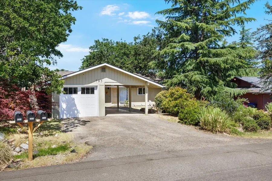 795 Twin Pines Circle, Ashland, OR 97520 - #2