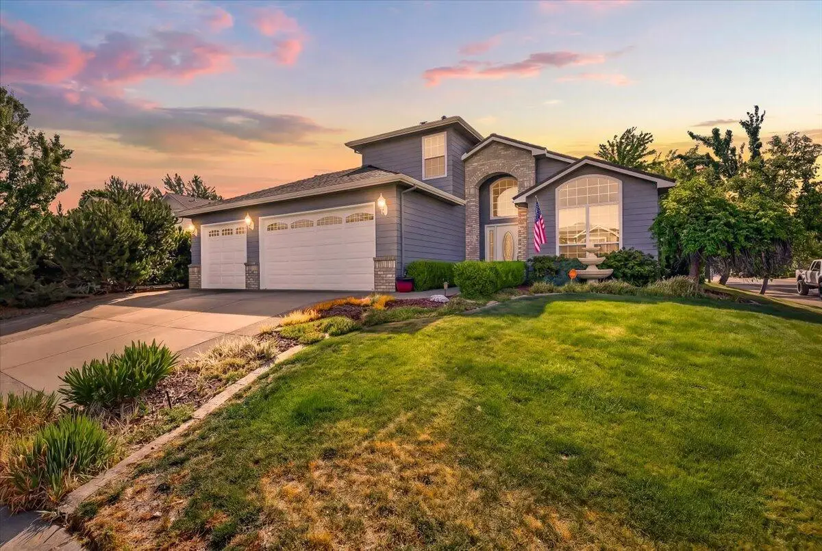 997 N Mountain Avenue, Central Point, OR 97502 - #1