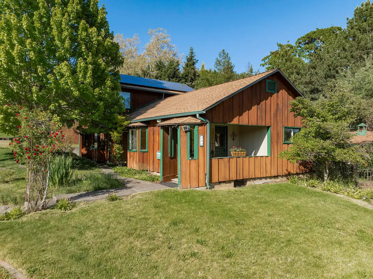 383 N 5th Avenue, Gold Hill, OR 97525 - #1
