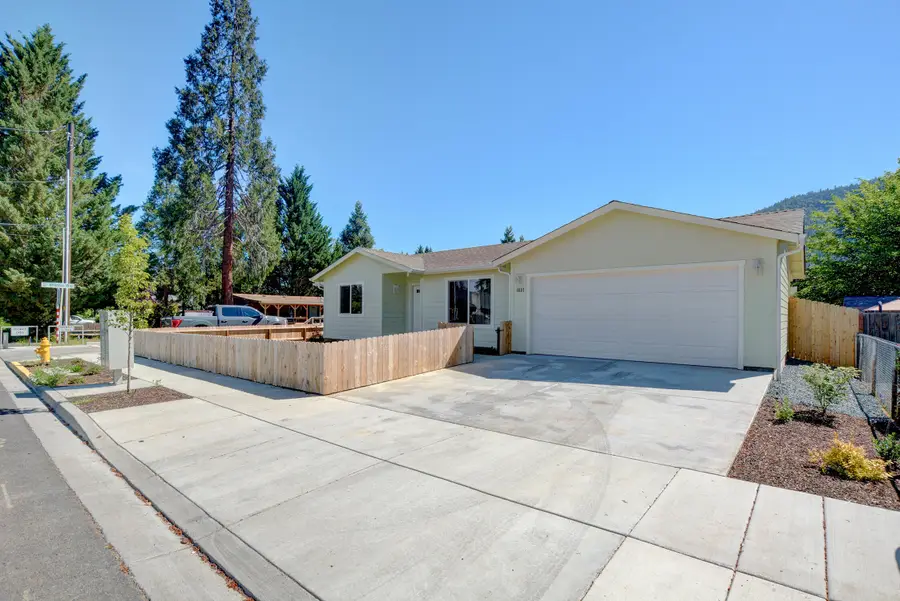 1637 Carnahan Drive, Grants Pass, OR 97527 - #2