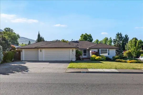 2962 Leonard Avenue, Medford, OR 97504