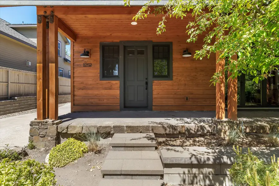 1252 NW Ithaca Avenue, Bend, OR 97703 - #3
