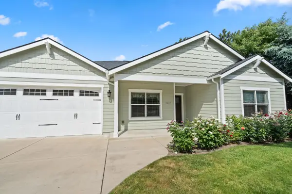 1227 Lithia Way, Talent, OR 97540