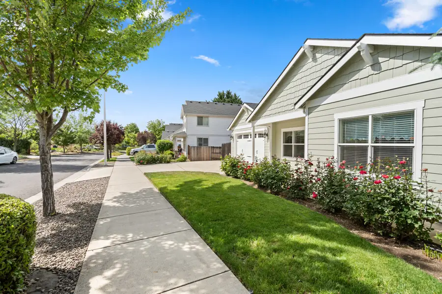 1227 Lithia Way, Talent, OR 97540 - #2