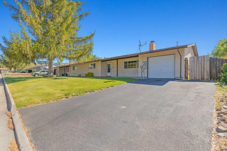 10521 Kincheloe Avenue, Klamath Falls, OR 97603 - #2