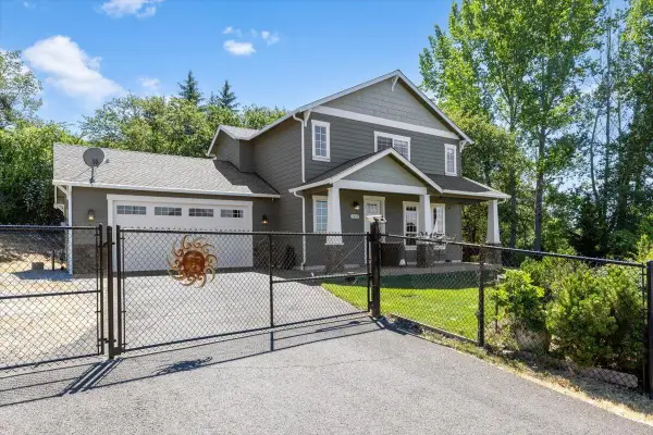 1618 N Foothill Road, Medford, OR 97504