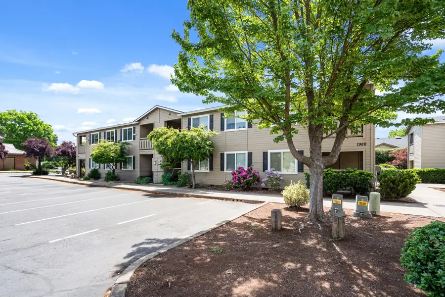 1990 Skypark Drive, Medford, OR 97504 - #2