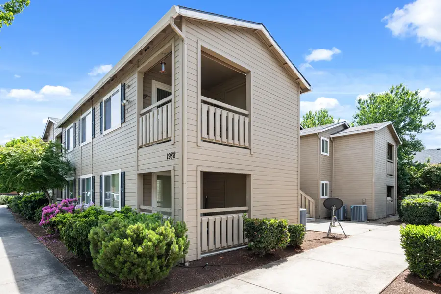 1988 Skypark, Medford, OR 97504 - #3