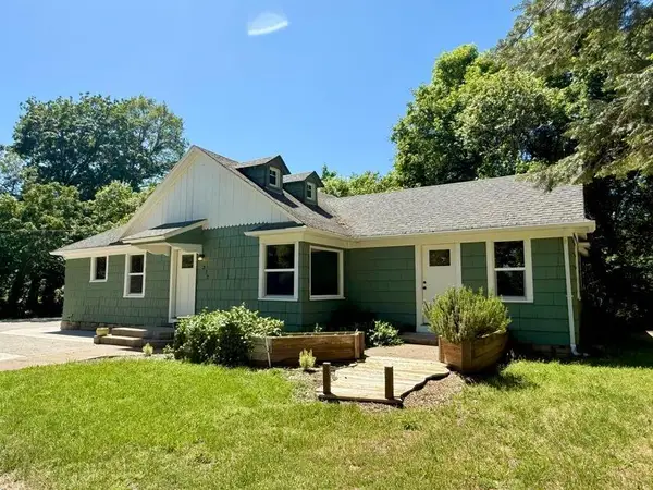 377 Pelton Lane, Gold Hill, OR 97525