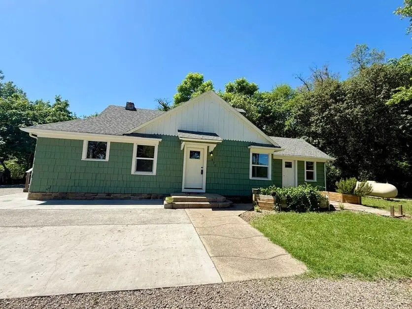 377 Pelton Lane, Gold Hill, OR 97525 - #2