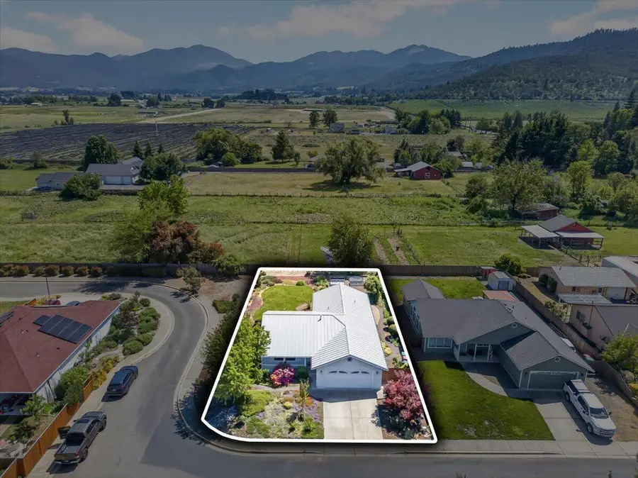 124 Samuel Lane, Phoenix, OR 97535 - #2
