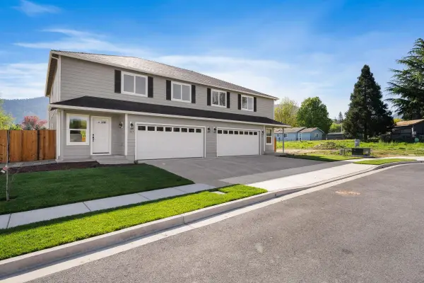 171 SE Champagne Court, Grants Pass, OR 97527