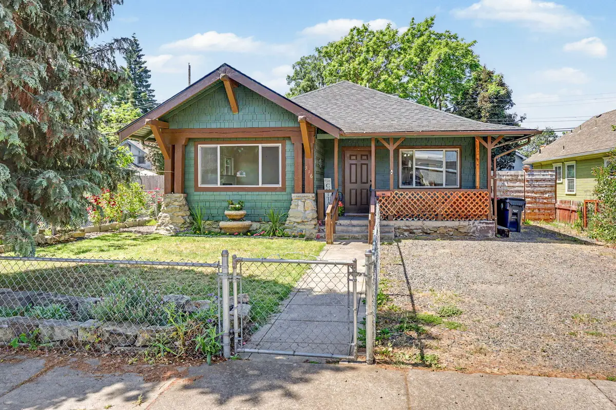 516 S Grape Street, Medford, OR 97501 - #1
