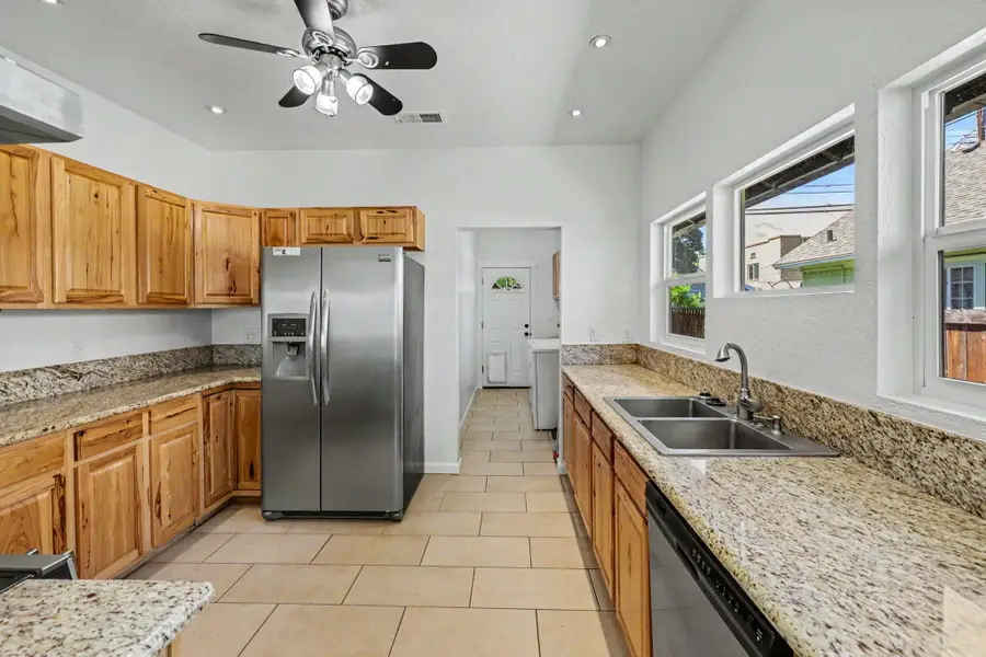 516 S Grape Street, Medford, OR 97501 - #2