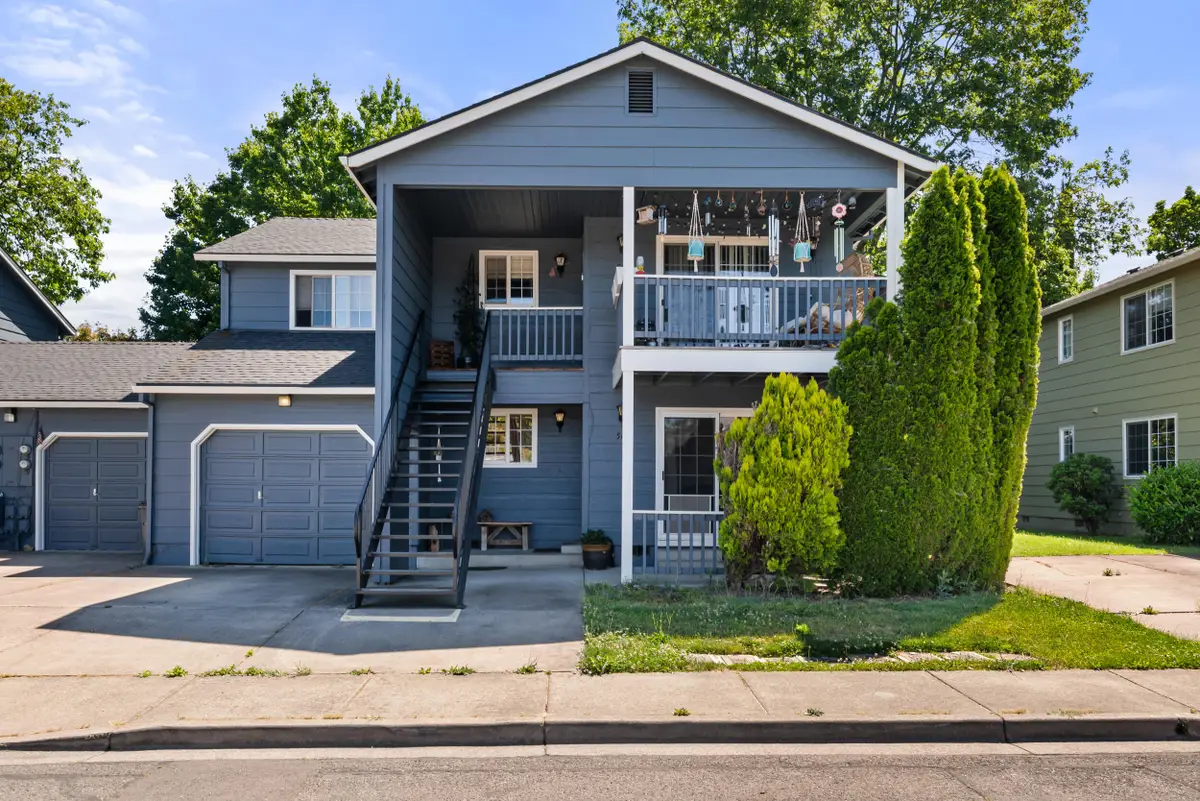 566 Village Drive, Central Point, OR 97502 - #1